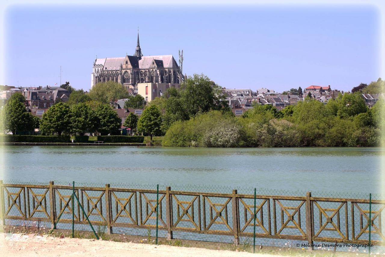 Comme A La Maison - Basilique Saint-Quentin  Exterior foto