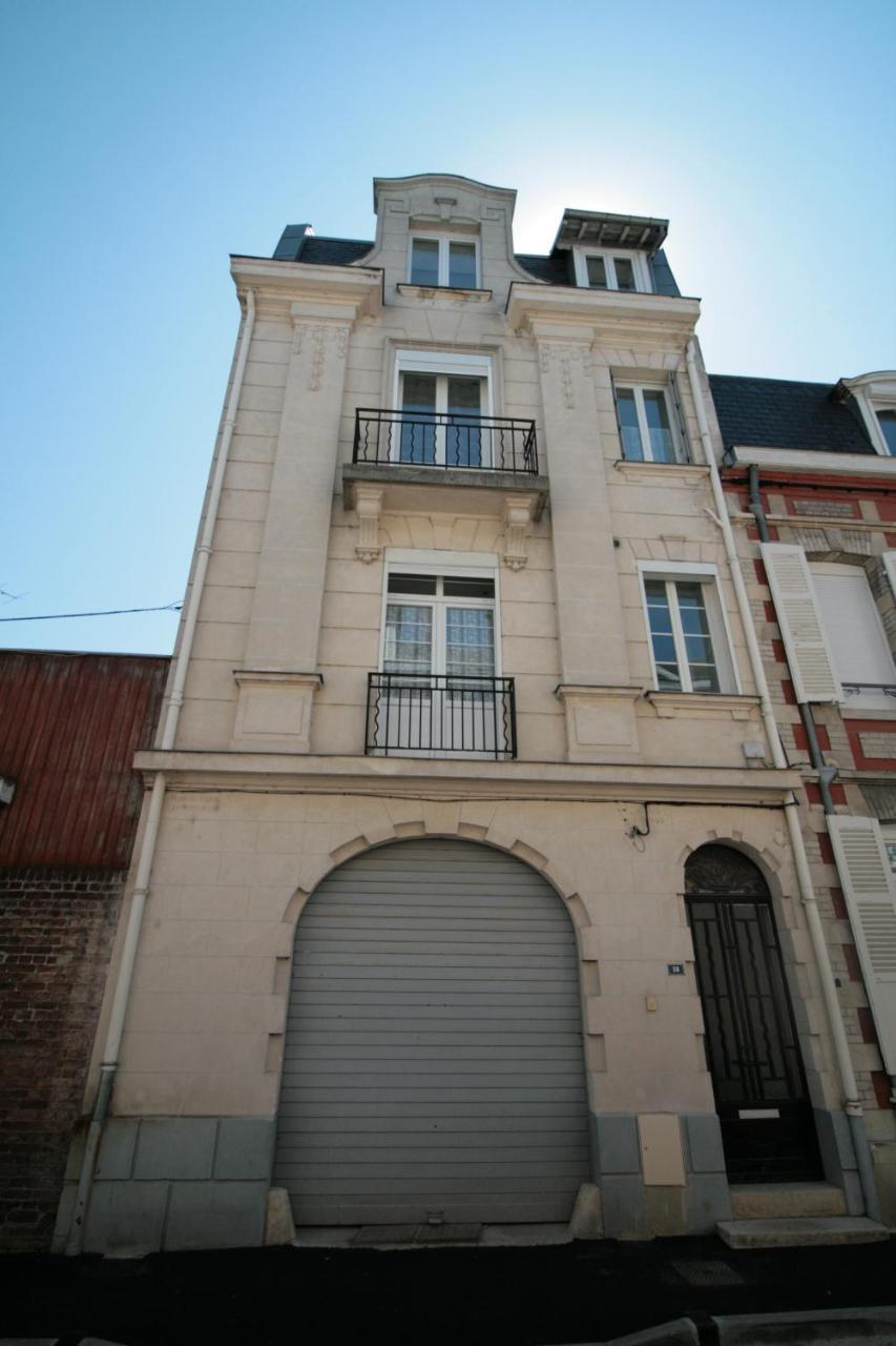 Comme A La Maison - Basilique Saint-Quentin  Exterior foto