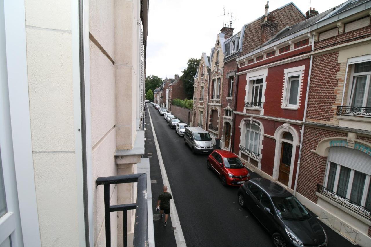 Comme A La Maison - Basilique Saint-Quentin  Exterior foto